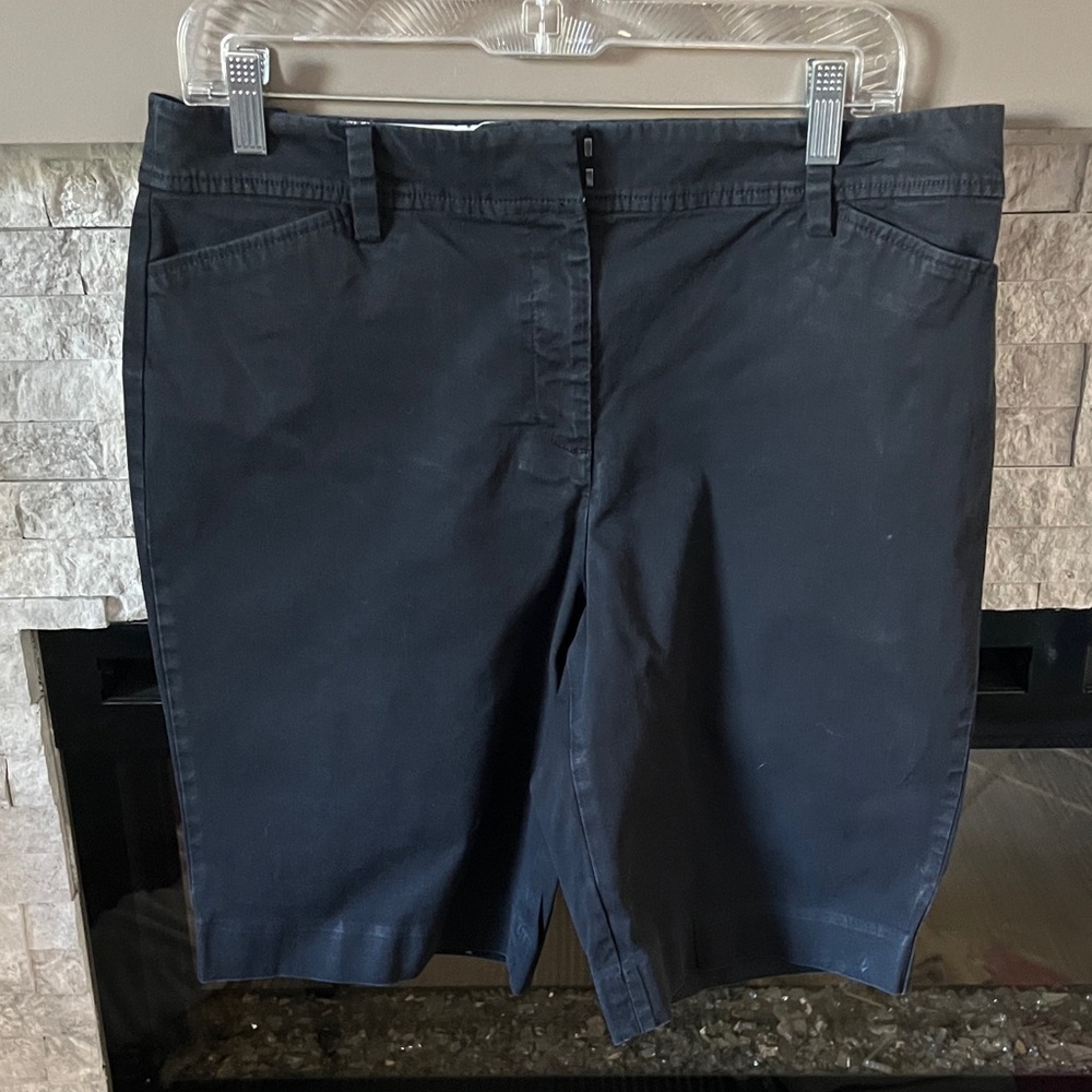 Talbots Women's Black Perfect Short size 10